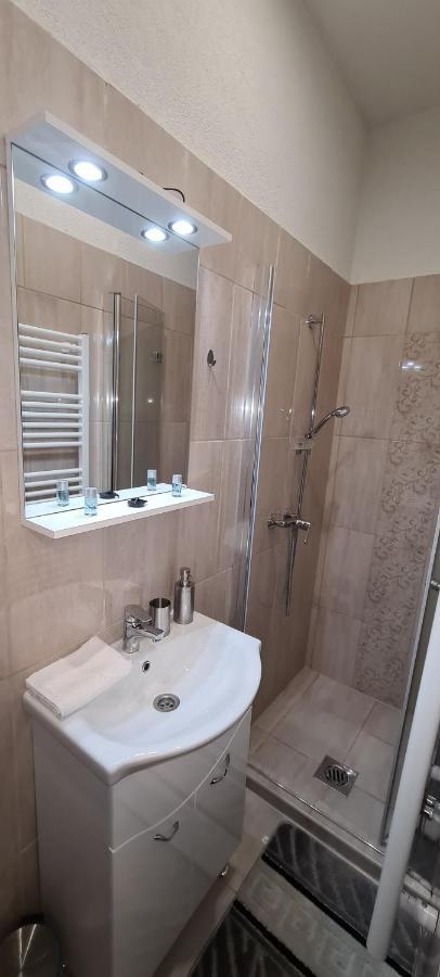 Rózsa Apartmanház Szeged Exterior foto