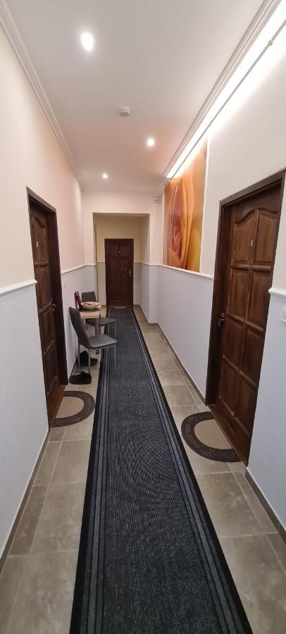 Rózsa Apartmanház Szeged Exterior foto