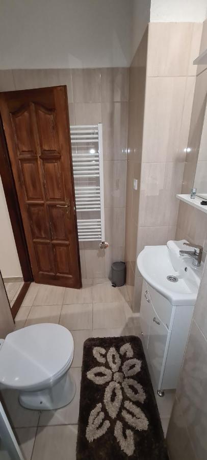 Rózsa Apartmanház Szeged Exterior foto