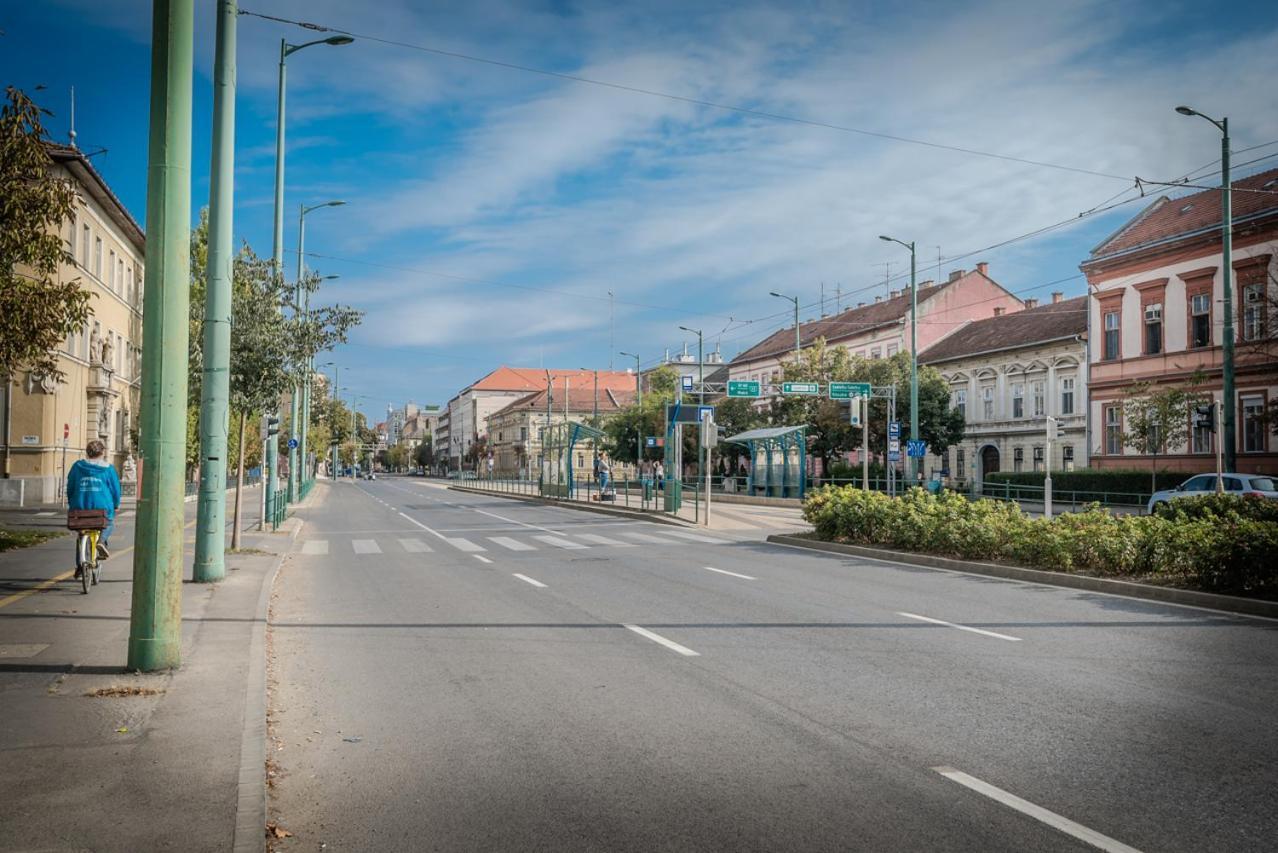 Rózsa Apartmanház Szeged Exterior foto
